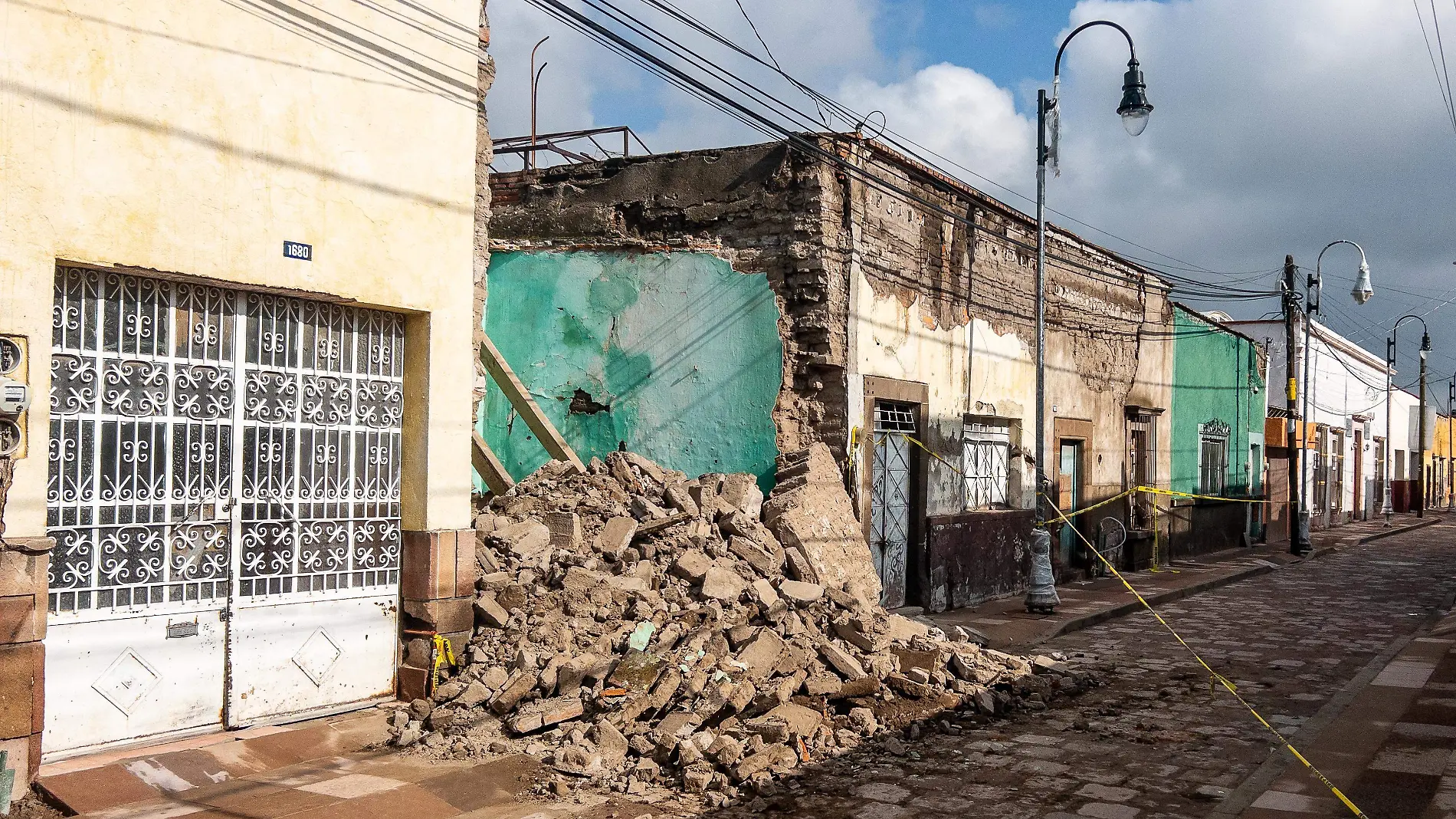 Finca colapsada en el Barrio de San Miguelito (2)